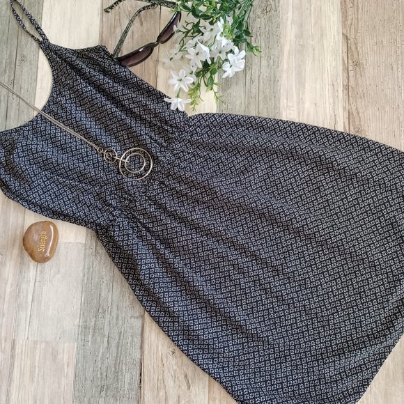 BLACK STRAP DRESS / BRAND OLD NAVY (SIZE XS) - Picture 4 of 15